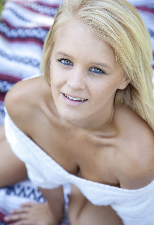 Евгения, 23 года, 2 размер груди